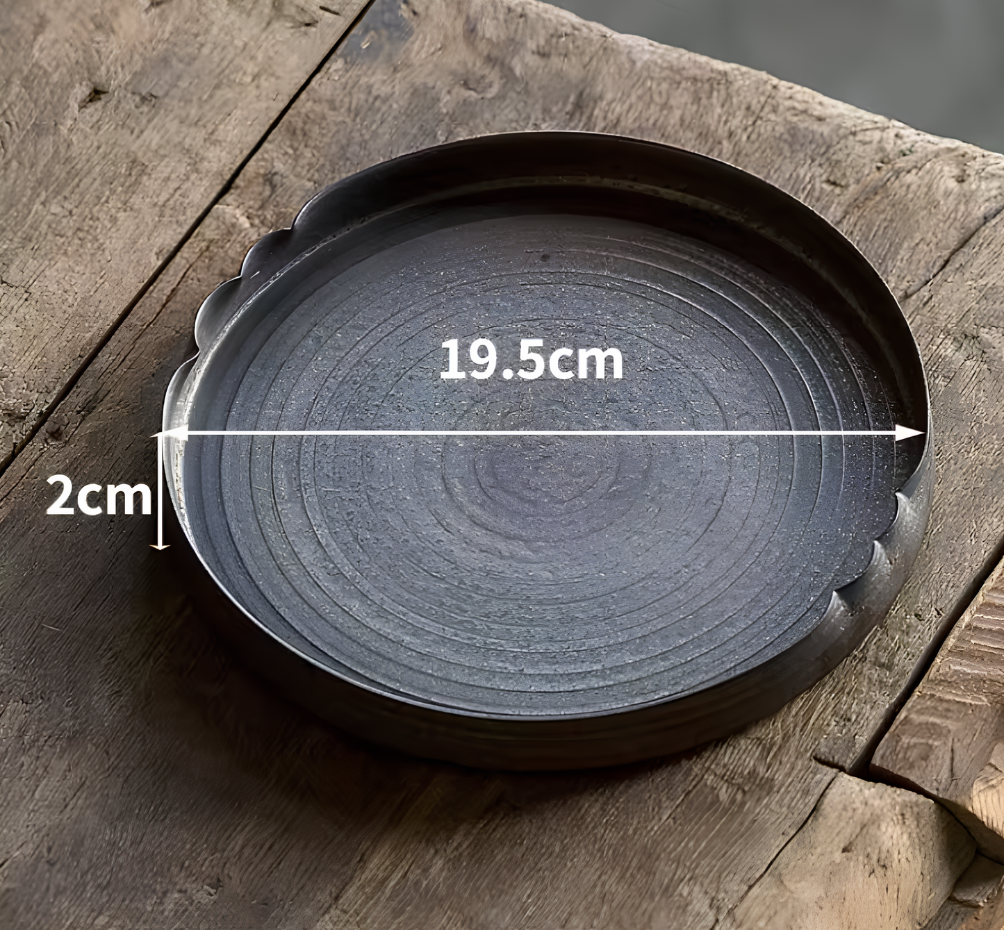 Okrągły ceramiczny podstawek z żelazistą glazurą