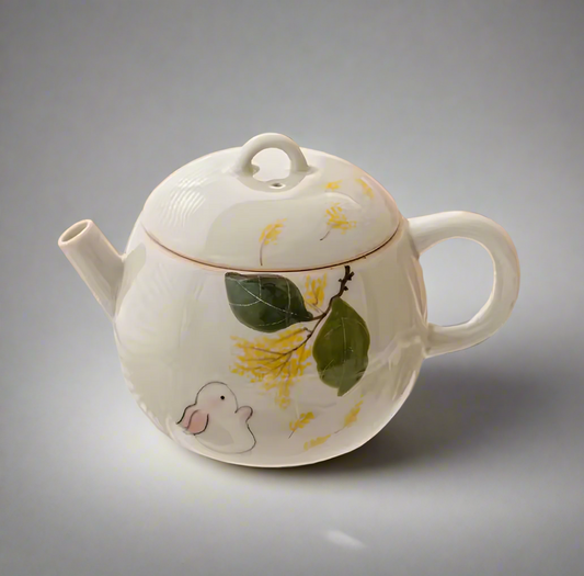 Ceramiczny czajniczek z motywem królika