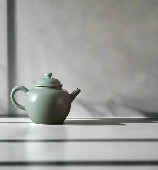 Czajnik porcelanowy w stylu Ru