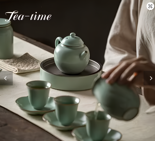 Czajnik porcelanowy w stylu Ru