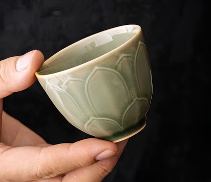 Czarka Yue Celadon Lotos